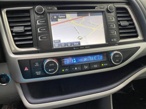 Used 2017 Toyota Highlander XLE image 38