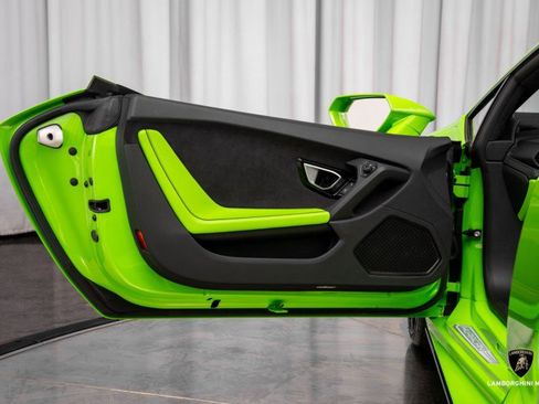 Used 2023 Lamborghini Huracan EVO image 24