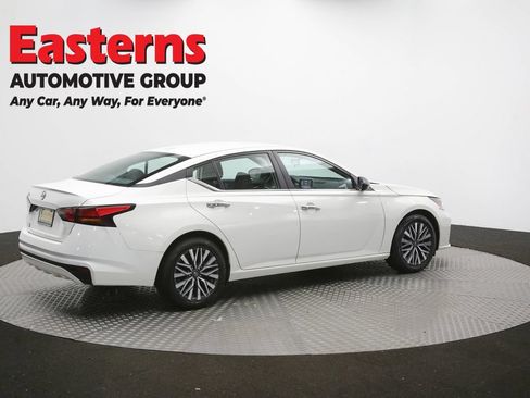 Used 2025 Nissan Altima 2.5 SV FWD image 41