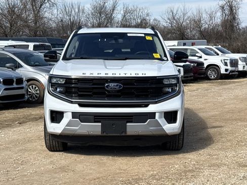 Used 2025 Ford Expedition Platinum image 2
