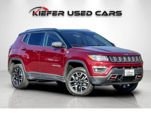 Used 2021 Jeep Compass Trailhawk w/ Sun and Sound Group AWD/4WD image 2