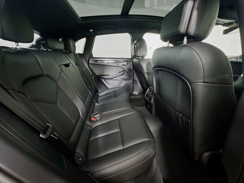 New 2026 Porsche Macan image 29