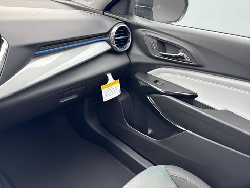 New 2026 Chevrolet Trax LT w/ Sunroof Package FWD image 31