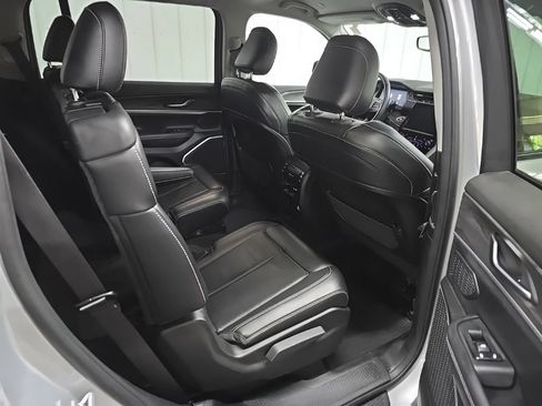 Used 2021 Jeep Grand Cherokee L Limited AWD/4WD image 17