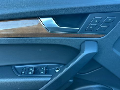 Used 2023 Audi Q5 2.0T Premium w/ Convenience Package image 11