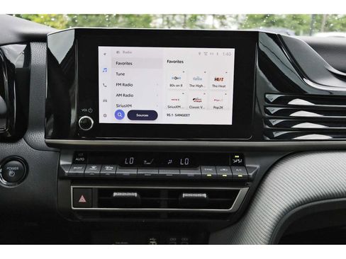 Used 2025 Toyota Camry SE w/ Convenience Package FWD image 22