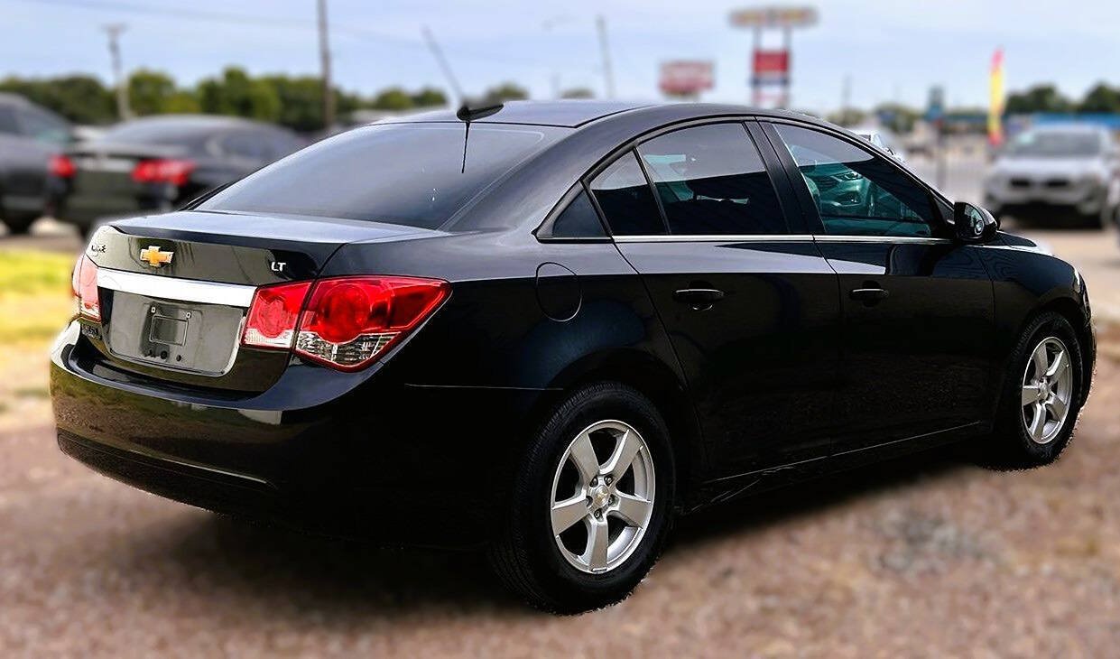 Used 2016 Chevrolet Cruze LT w/ Sun And Sound Package FWD image 4