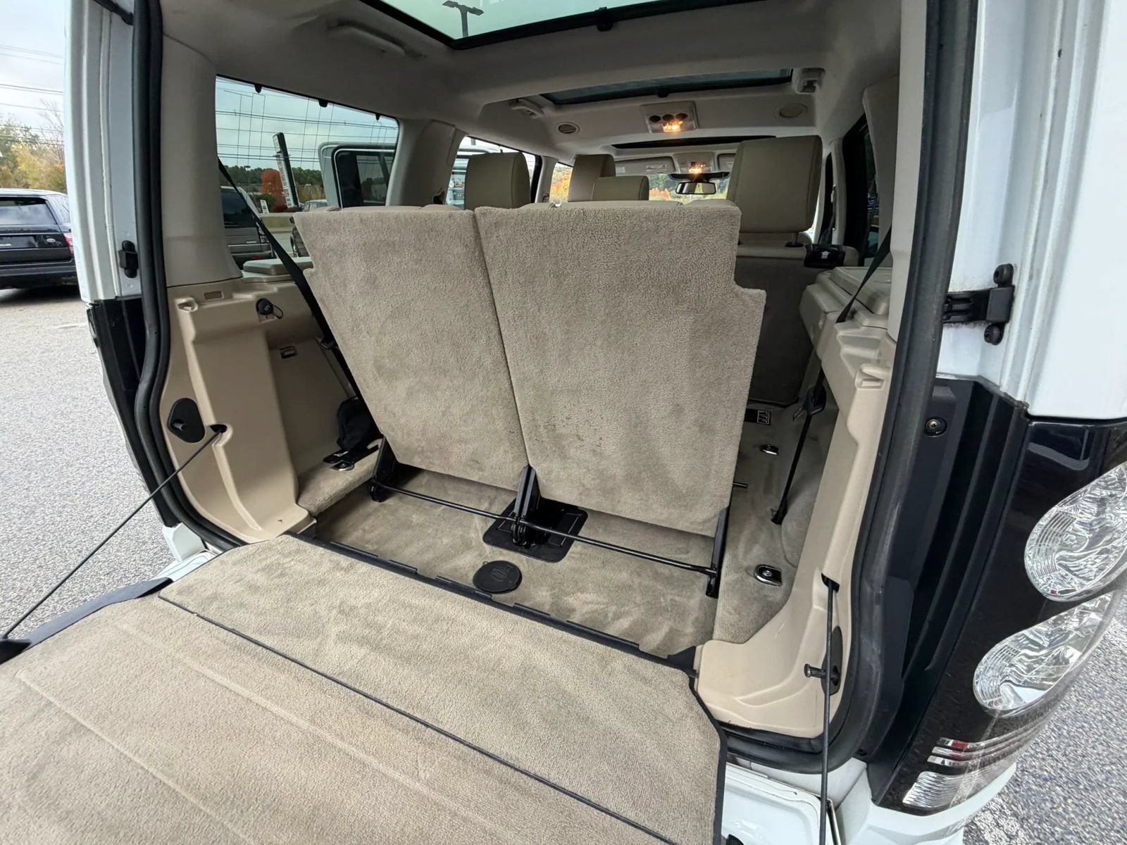 Used 2016 Land Rover LR4 HSE Silver Edition AWD/4WD image 49