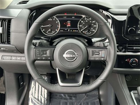 New 2025 Nissan Pathfinder SL image 18