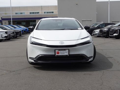Used 2023 Toyota Prius LE FWD image 2