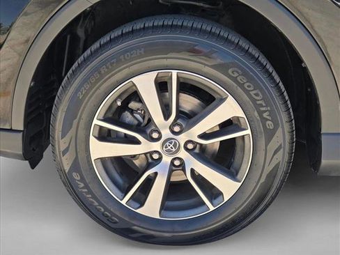 Used 2018 Toyota RAV4 XLE FWD image 21