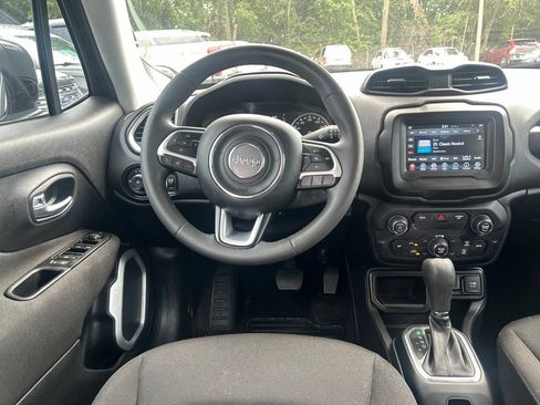 Used 2020 Jeep Renegade Latitude FWD image 20