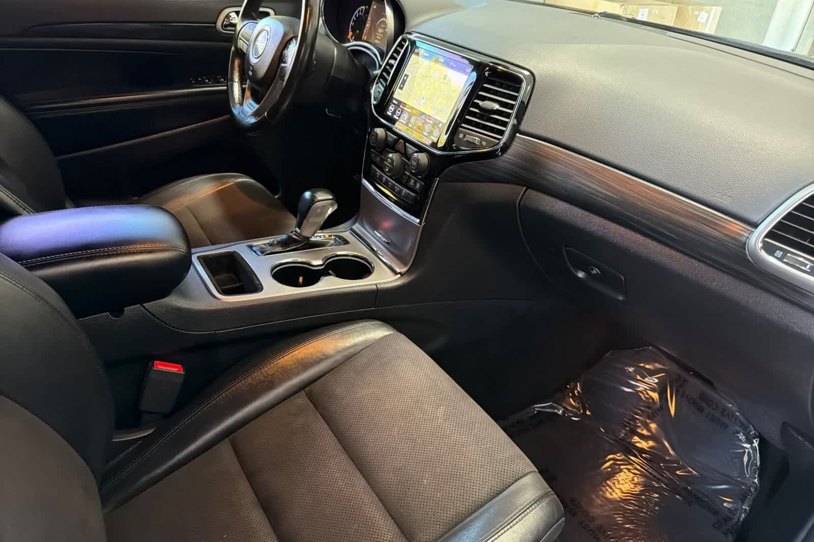 Used 2020 Jeep Grand Cherokee Altitude AWD/4WD image 16