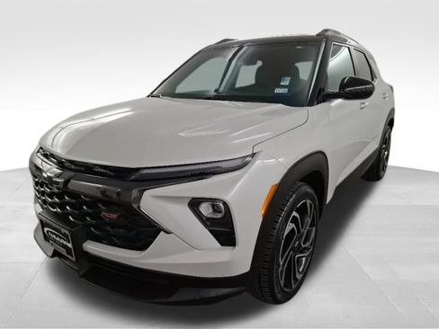 Used 2024 Chevrolet TrailBlazer RS w/ Convenience Package FWD image 3