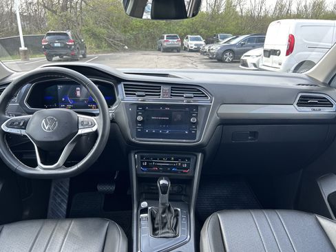 Certified 2023 Volkswagen Tiguan SE w/ Panoramic Sunroof Package image 11