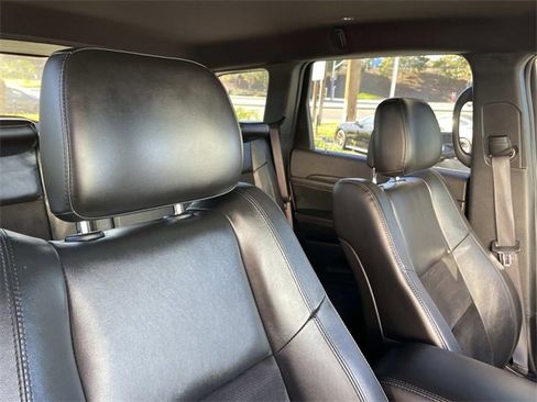 Used 2022 Jeep Grand Cherokee Laredo X image 36