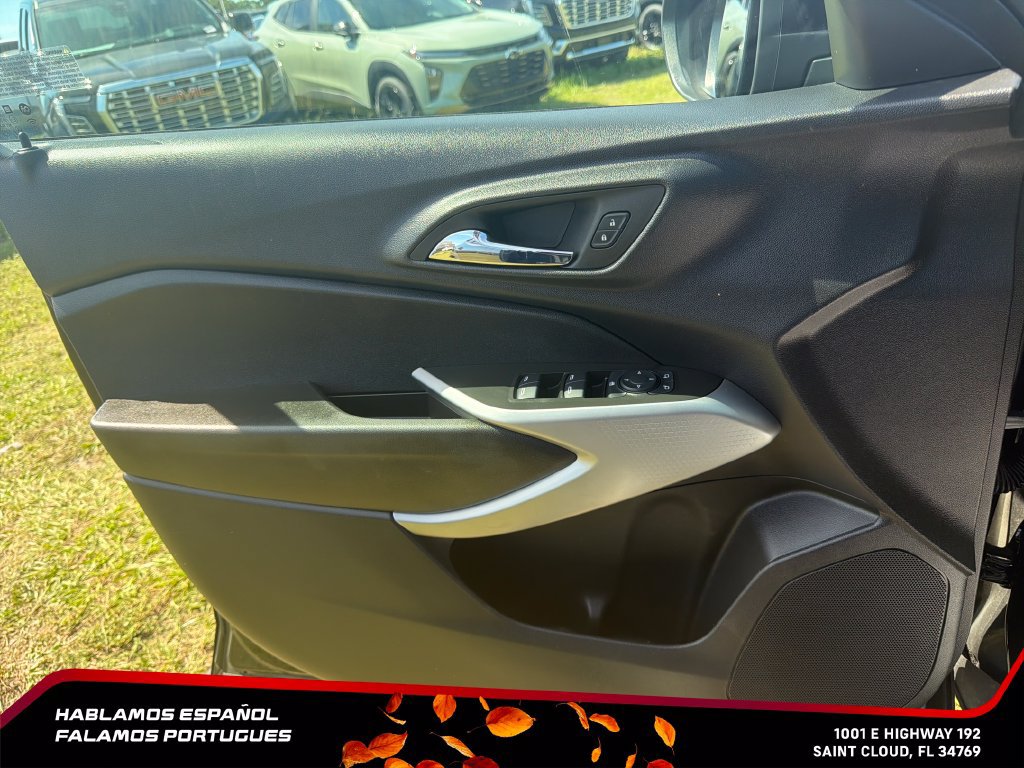 Used 2024 Chevrolet Trax RS FWD image 12