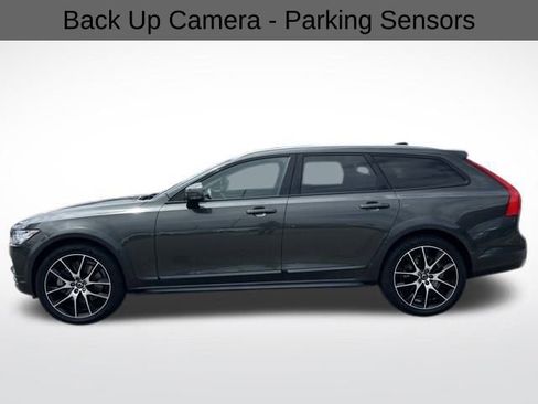 Used 2020 Volvo V90 T6 Cross Country image 7