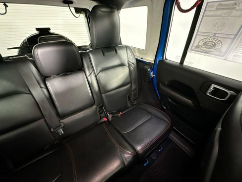 Used 2022 Jeep Wrangler Unlimited Rubicon w/ LED Lighting Group AWD/4WD image 14