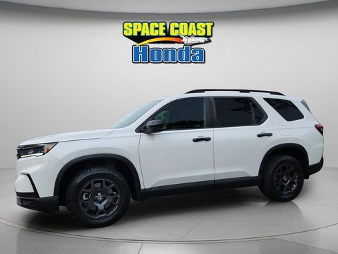 Certified 2024 Honda Pilot TrailSport image 8