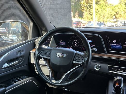 Used 2021 Cadillac Escalade Luxury image 36