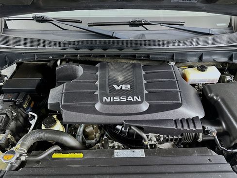 Used 2019 Nissan Titan SV w/ SV Convenience Package AWD/4WD image 13