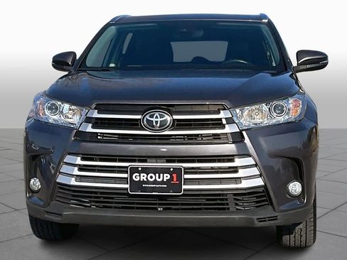 Used 2019 Toyota Highlander XLE image 3