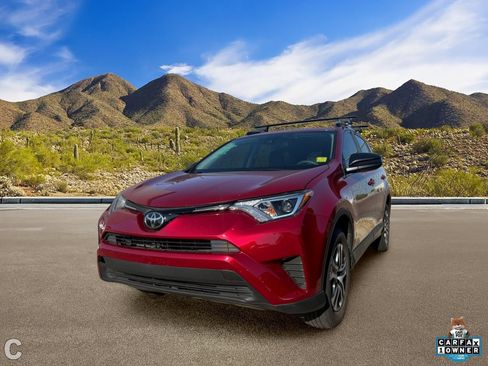 Used 2018 Toyota RAV4 LE w/ Carpet Mat Package AWD/4WD image 2