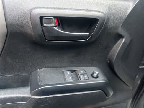 Used 2022 Toyota Tacoma SR image 13