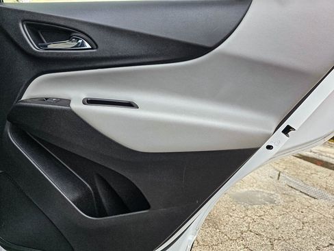 Used 2020 Chevrolet Equinox LT image 36