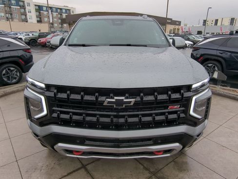 Used 2025 Chevrolet Suburban Z71 image 10