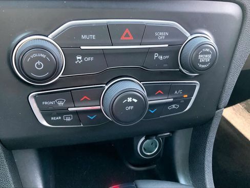 Used 2022 Dodge Charger SXT w/ Blacktop Package image 28