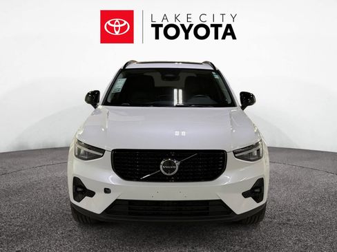 Used 2024 Volvo XC40 B5 Plus AWD/4WD image 12