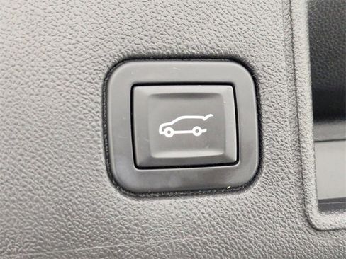 Used 2019 GMC Terrain SLT w/ Preferred Package image 32