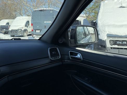 Used 2020 Jeep Grand Cherokee Limited X image 29