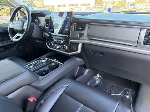 Used 2024 Ford Expedition XLT image 43