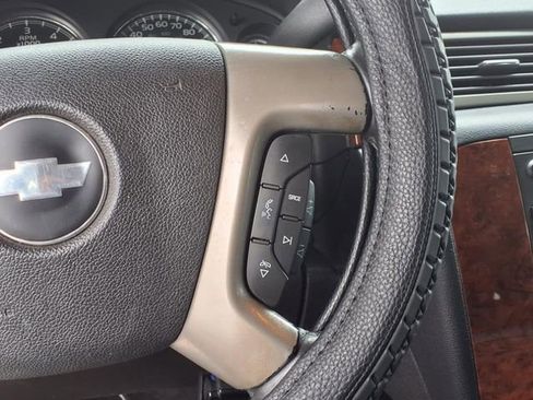 Used 2013 Chevrolet Suburban LT w/ Luxury Package image 16