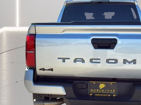 Used 2025 Toyota Tacoma TRD Off-Road AWD/4WD image 28