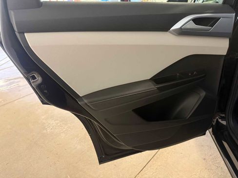 Used 2025 Volkswagen Taos SE w/ Panoramic Sunroof Package image 24