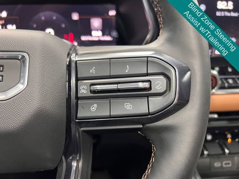 Used 2025 GMC Canyon AT4 w/ AT4 Premium Package image 11