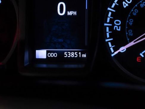Used 2020 Toyota Tacoma TRD Off-Road w/ Advanced Technology Package AWD/4WD image 17