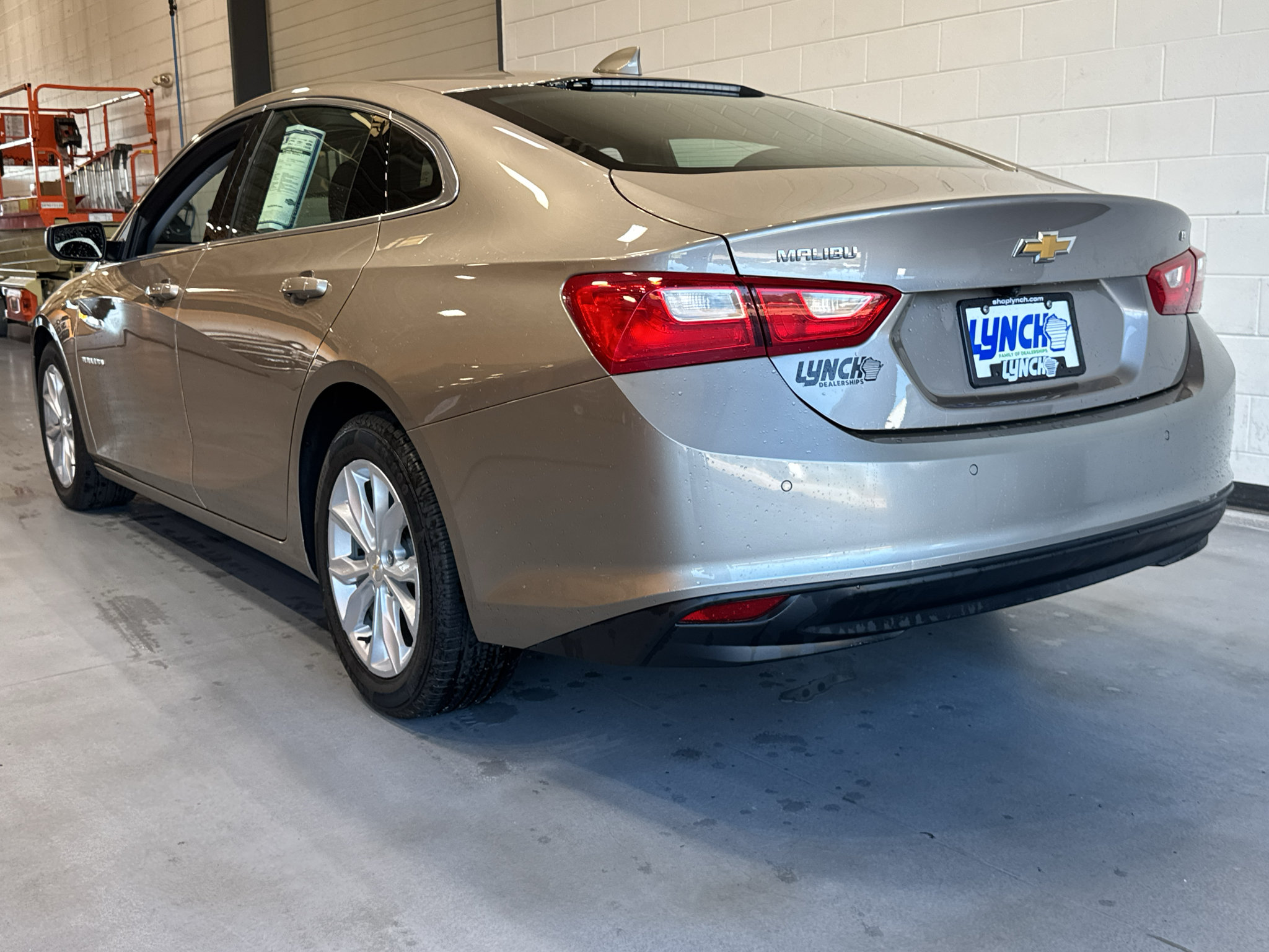 Used 2025 Chevrolet Malibu LT FWD image 3