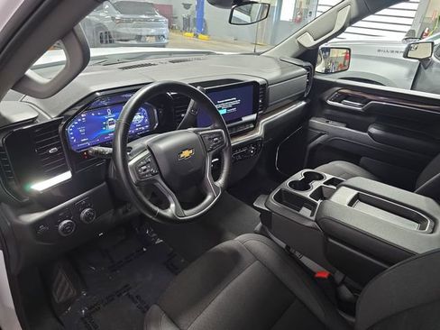 Used 2025 Chevrolet Silverado 1500 LT AWD/4WD image 19