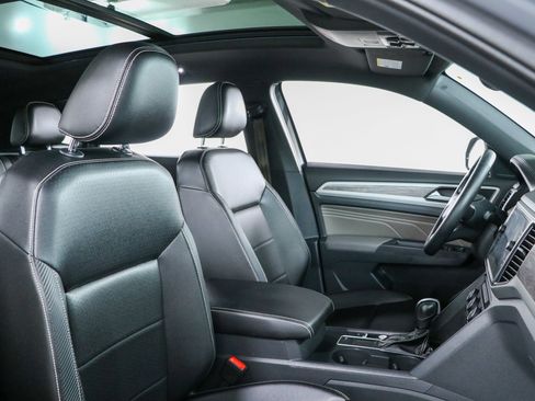 Used 2021 Volkswagen Atlas Cross Sport SE w/ Panoramic Sunroof Package FWD image 28