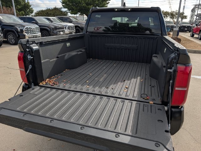 Used 2025 Toyota Tacoma SR5 AWD/4WD image 28