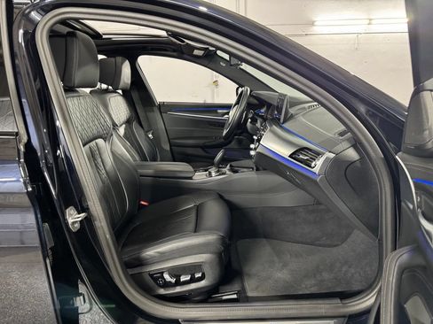 Used 2023 BMW M550i xDrive AWD/4WD image 53