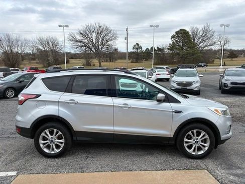 Used 2018 Ford Escape SE w/ SE Sync 3 Package image 5