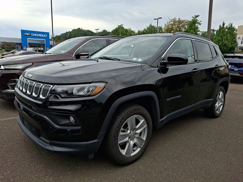 Used 2022 Jeep Compass Latitude AWD/4WD image 2