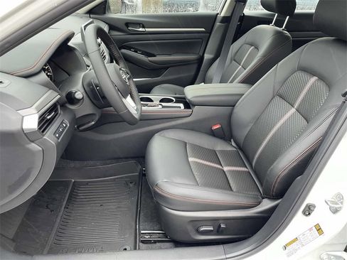 New 2025 Nissan Altima 2.5 SR image 14