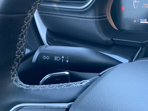 Used 2023 Jeep Grand Cherokee Altitude image 19